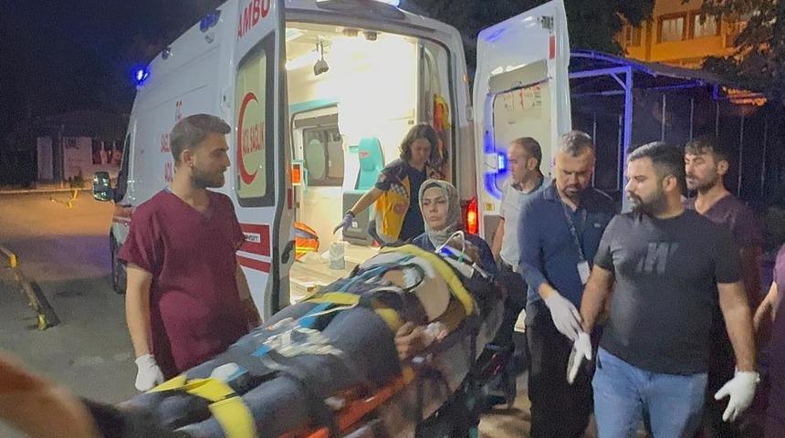 Kontrolden çıkan otomobil şarampole yuvarlandı: 2 ağır yaralı