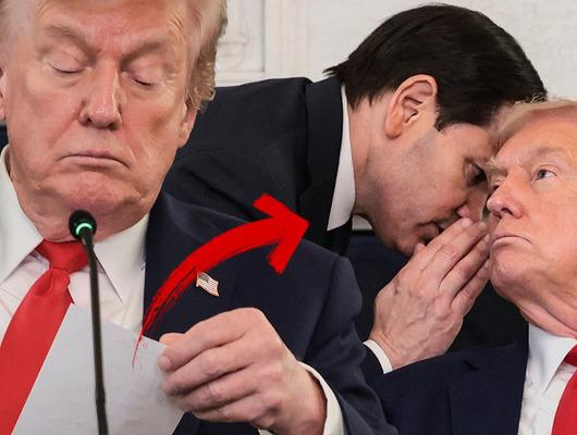 Dünyanın merak ettiği o not! Trump’ın kulağına fısıldayıp verdi, toplantı hemen sonlandırıldı…