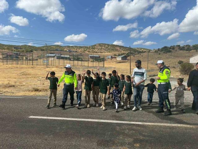 Jandarmadan öğrencilere trafik eğitimi 2