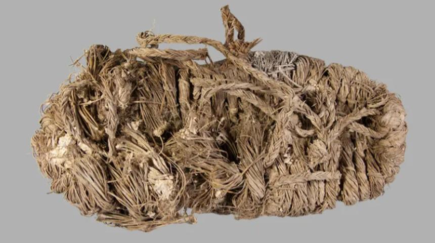 Akbaba yuvasında bulundu! 750 yıl öncesine ait bir ayakkabı: Tamamı hasırdan yapılmış