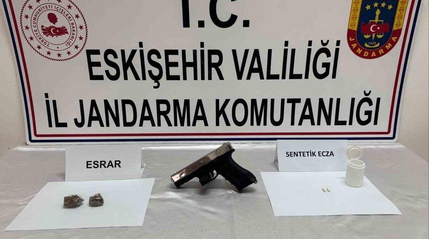 Uyuşturucu bulunduran şahıs jandarma tarafından yakalandı