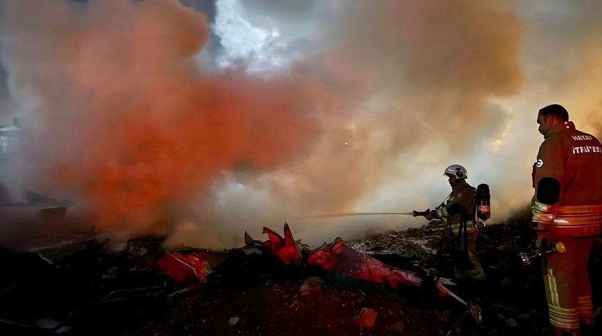 Antakya’da hurdalık yangını