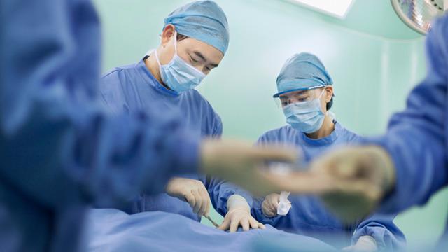 Tıp tarihinde devrim niteliğinde bir ilk: Hastaya domuz karaciğeri nakledildi! 171 gün yaşadı…