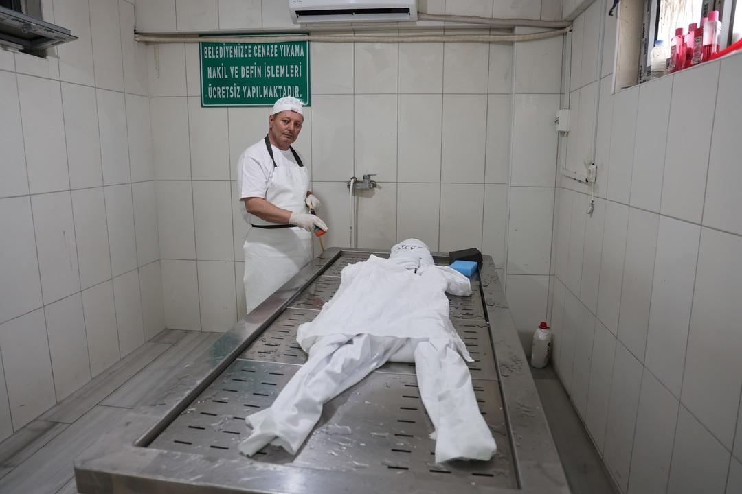 Diziden sonra mesleğe ilgi artmıştı: Ölü nasıl yıkanır tek tek anlattı! Gassal uygulamalı gösterdi 1