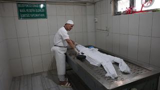 Diziden sonra mesleğe ilgi artmıştı: Ölü nasıl yıkanır tek tek anlattı! Gassal uygulamalı gösterdi