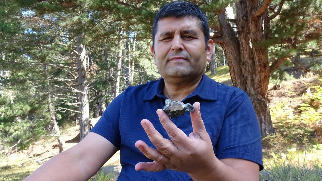  Meraklısına verebilirim  Ormanda buldu! Kalabalık oluşmasın diye kimseye söylemedi  Çok farklı ve ağırdı  3