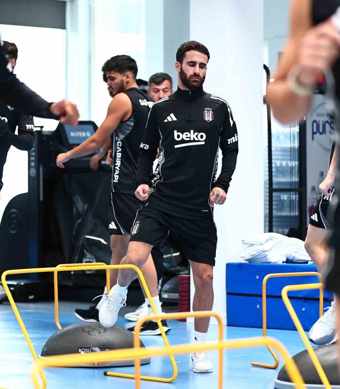 Beşiktaş günün ilk idmanında salonda çalıştı 3