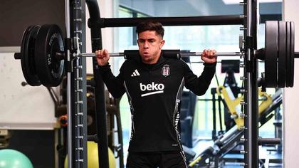 Beşiktaş günün ilk idmanında salonda çalıştı
