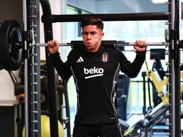 Beşiktaş günün ilk idmanında salonda çalıştı