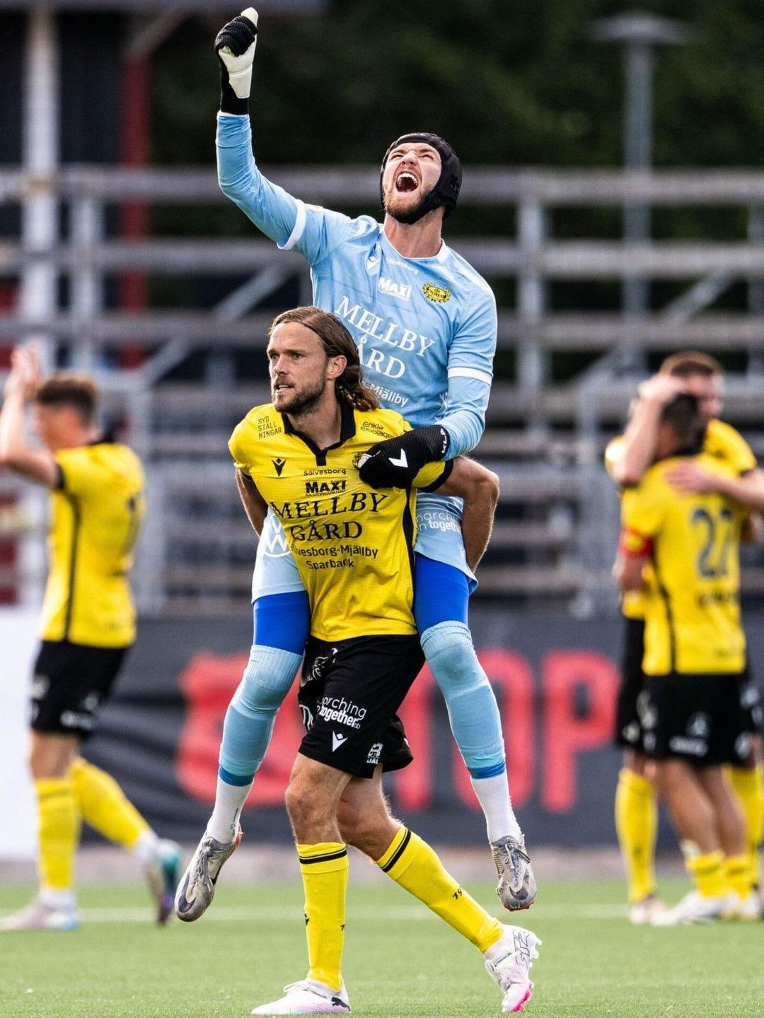 İsveç in 800 kişilik Hallevik Köyünün Gururu Mjallby Şampiyonluğa Koşuyor! 1