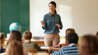 Öğretmenlerin kılık-kıyafetlerine yeni düzenleme: Kot pantolon, tayt, etek giymek yasak!