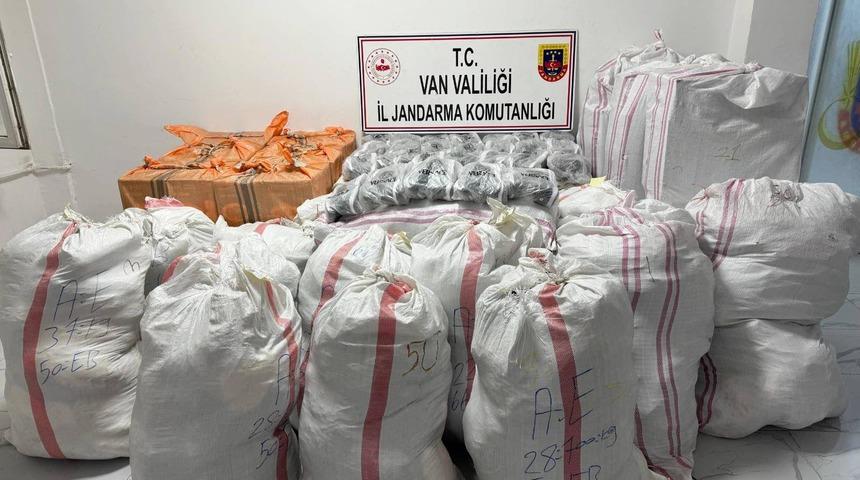 Başkale'de 1 milyon 630 bin liralık kaçak eşya ele geçirildi