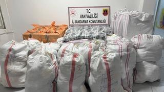 Başkale'de 1 milyon 630 bin liralık kaçak eşya ele geçirildi