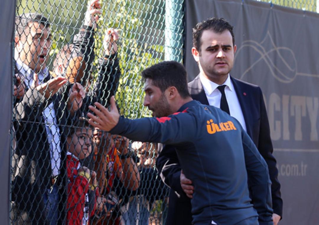 Sabri &ccedil;ıldırdı, taraftarla tartıştı...