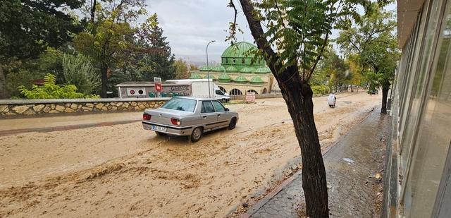 Kahramanmaraş’ta sağanak etkili oldu, su taşkınları yaşandı 1