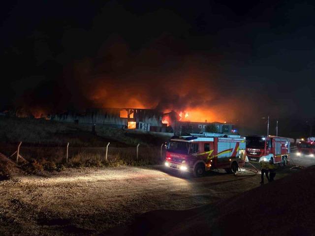 Ankara’da korkutan yangın: Boya dönüşüm fabrikası alevlere teslim oldu! 6