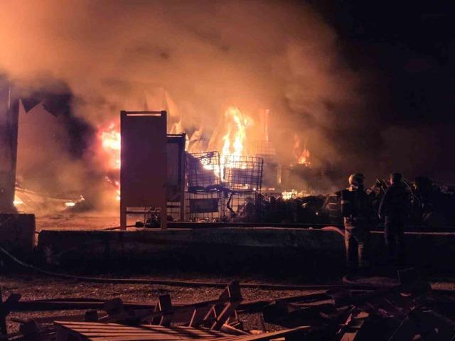 Ankara’da korkutan yangın: Boya dönüşüm fabrikası alevlere teslim oldu! 5