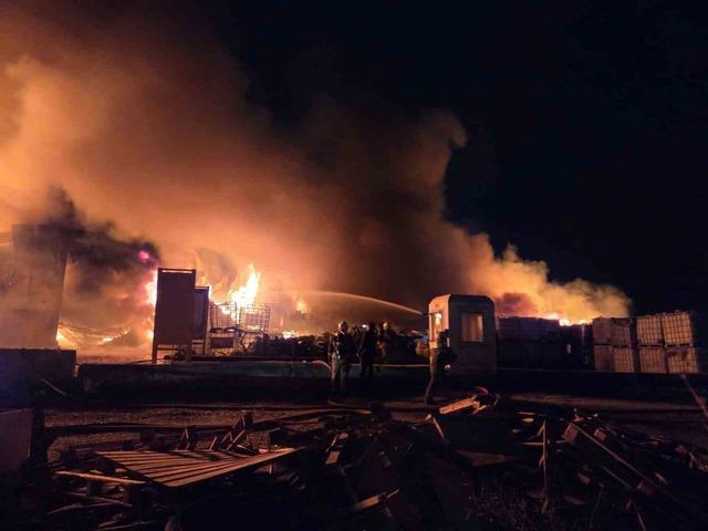 Ankara’da korkutan yangın: Boya dönüşüm fabrikası alevlere teslim oldu! 4