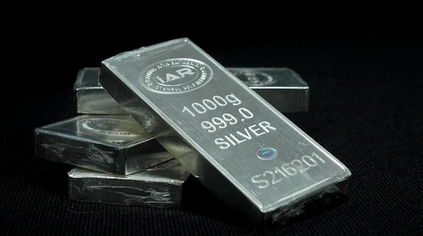Gümüş ne kadar? Kaç dolar? 45 yılın rekorunu kırdı, 'balyoz' geldi! Zirveden sert düştü... 10.10.2025 son durum