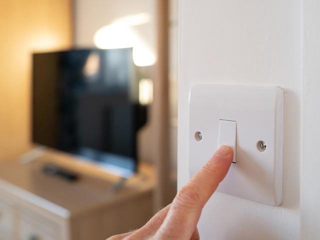 G&uuml;nl&uuml;k elektrik &uuml;retim ve t&uuml;ketim verileri