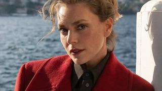 Aslı Enver Enfes Bir Akşam'ın galasına damga vurdu! Saçı, makyajı ve elbisesi tam not aldı