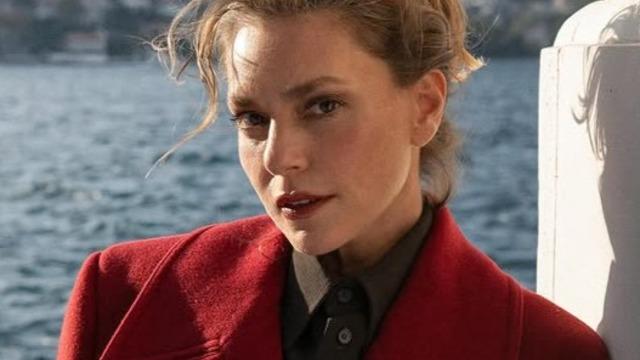 Aslı Enver Enfes Bir Akşam'ın galasına damga vurdu! Saçı, makyajı ve elbisesi tam not aldı