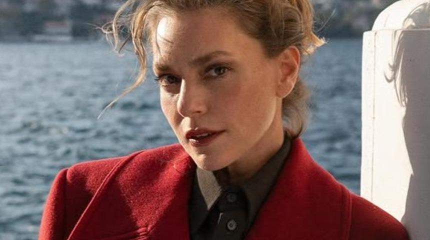 Aslı Enver Enfes Bir Akşam'ın galasına damga vurdu! Saçı, makyajı ve elbisesi tam not aldı