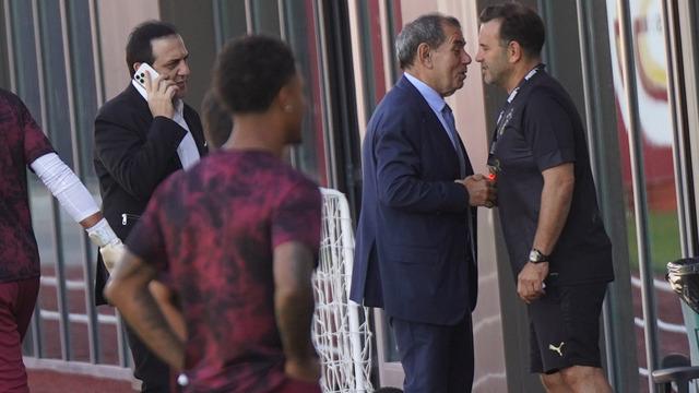 Galatasaray'da kış transfer döneminin transfer politikası belli oldu! 2 bölgeye yıldız transferi isteniyor... Hakan Çalhanoğlu ismi...