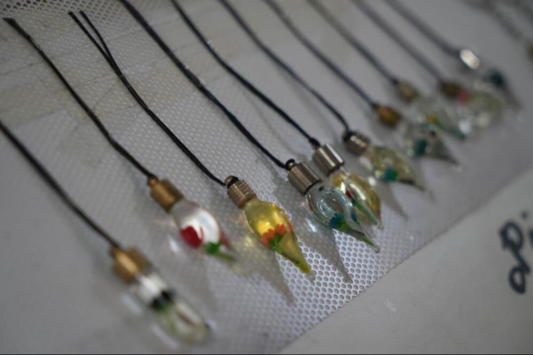 Hediyelik eşyada yeni dönem! İçine bebek dişi ve bebek saçı koyuyor 1