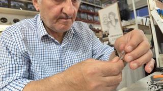 Hediyelik eşyada yeni dönem! İçine bebek dişi ve bebek saçı koyuyor