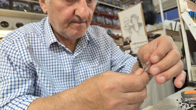 Hediyelik eşyada yeni dönem! İçine bebek dişi ve bebek saçı koyuyor