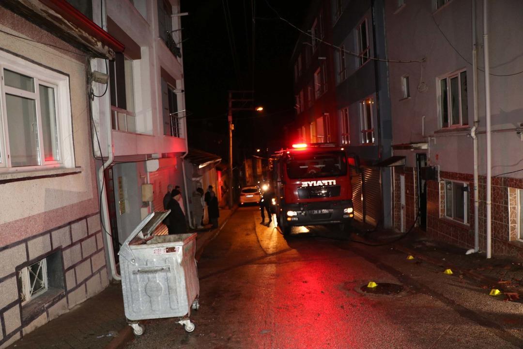 1,5 yaşındaki çocuğun boynunu falçatayla kesti, evini yakmaya kalktı! İşte istenen ceza... 5