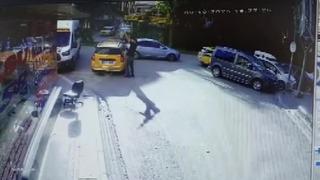 Kadın çalışanı rahatsız etti: Dayak yedi! Otomatik av tüfeğiyle dönüp...