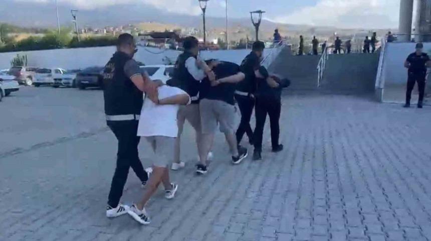 Arsuz’da kasten yaralama olayı şüphelisi 4 kişi yakalandı