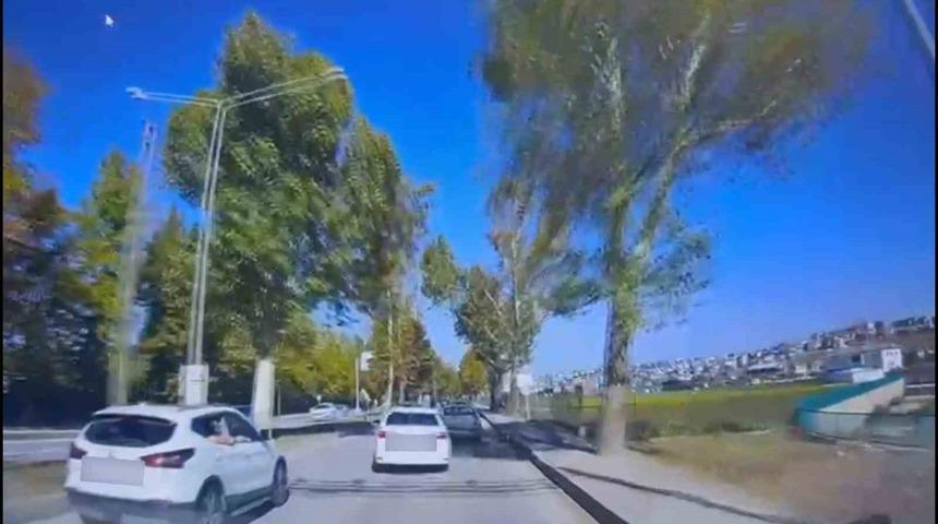 Yalova’da makaslar atarak trafiği tehlikeye sokan sürücüye ceza