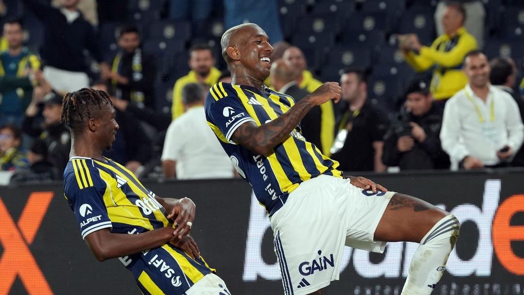 Fenerbahçe nin Brezilyalı yıldızı Anderson Talisca dan beklenmedik hareket! Türkçe şarkı söyledi...  1