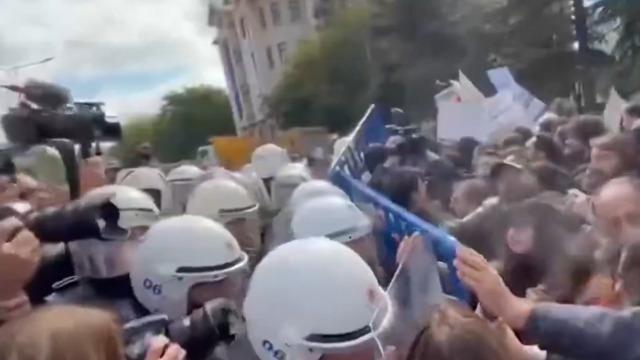 10 Ekim Ankara Gar Katliamı’nın 10. yılı anmasında ortalık karıştı! Biber gazlı müdahale