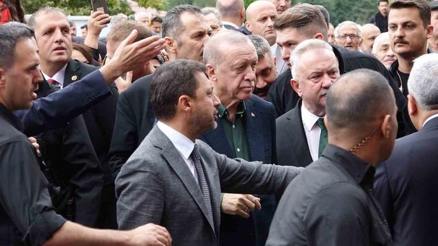 Cumhurbaşkanı Erdoğan memleketinde böyle karşılandı! Vatandaşlardan yoğun ilgi 4