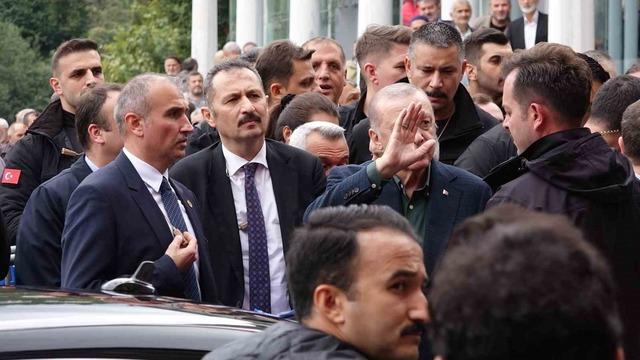 Cumhurbaşkanı Erdoğan memleketinde böyle karşılandı! Vatandaşlardan yoğun ilgi 3