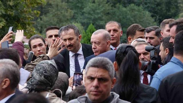 Cumhurbaşkanı Erdoğan memleketinde böyle karşılandı! Vatandaşlardan yoğun ilgi 2