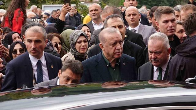 Cumhurbaşkanı Erdoğan memleketinde böyle karşılandı! Vatandaşlardan yoğun ilgi 1