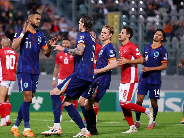 Tam 4 gol atılan maçtan Hollanda zaferle ayrıldı...