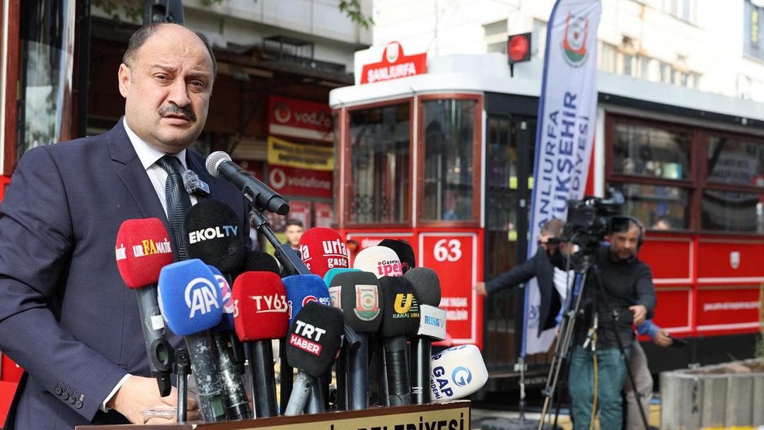 Şanlıurfa Taksim e rakip oldu! Divanyolu trafiğe kapatıldı, nostaljik tramvay hizmete girdi 1