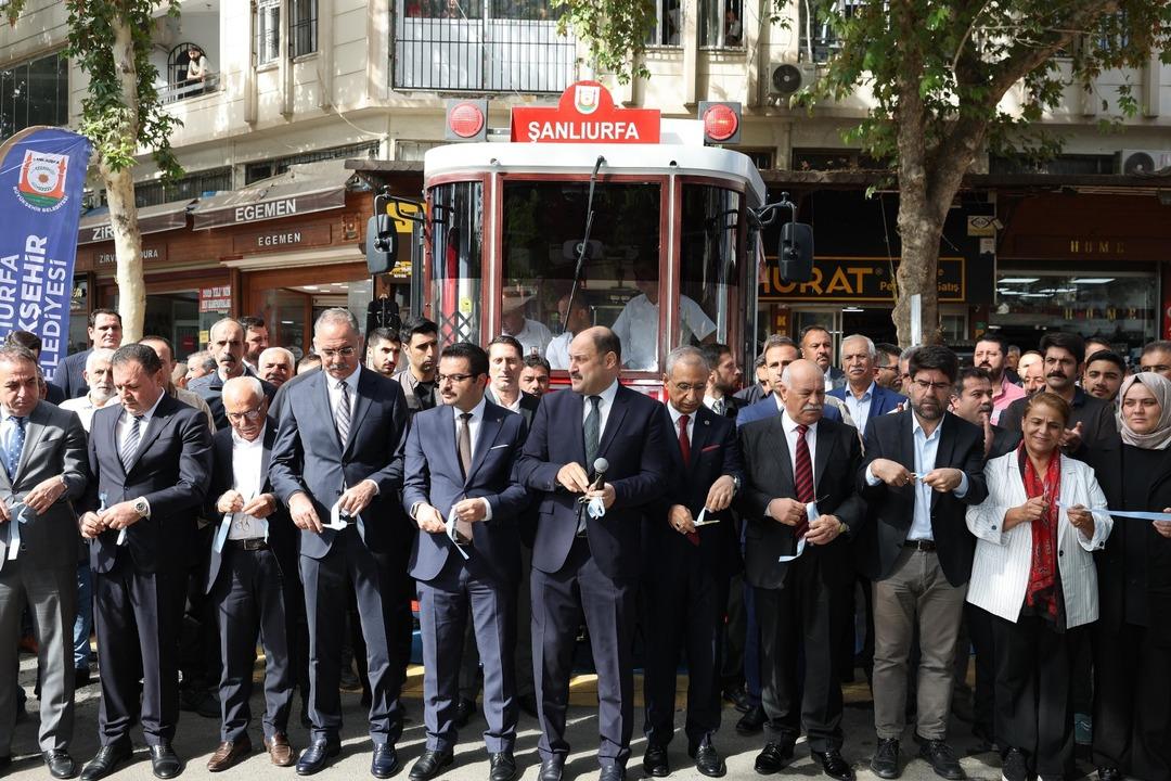 Şanlıurfa Taksim e rakip oldu! Divanyolu trafiğe kapatıldı, nostaljik tramvay hizmete girdi 2