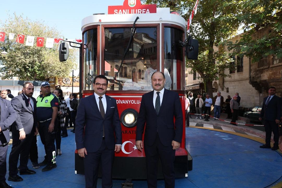 Şanlıurfa Taksim e rakip oldu! Divanyolu trafiğe kapatıldı, nostaljik tramvay hizmete girdi 3