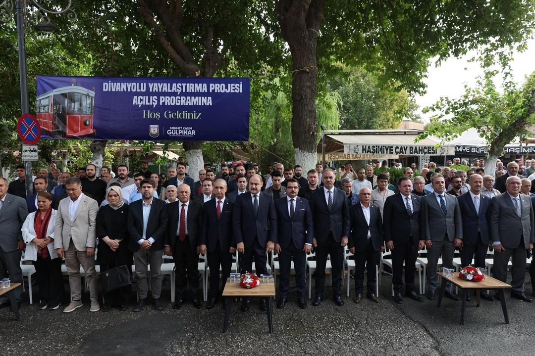 Şanlıurfa Taksim e rakip oldu! Divanyolu trafiğe kapatıldı, nostaljik tramvay hizmete girdi 5