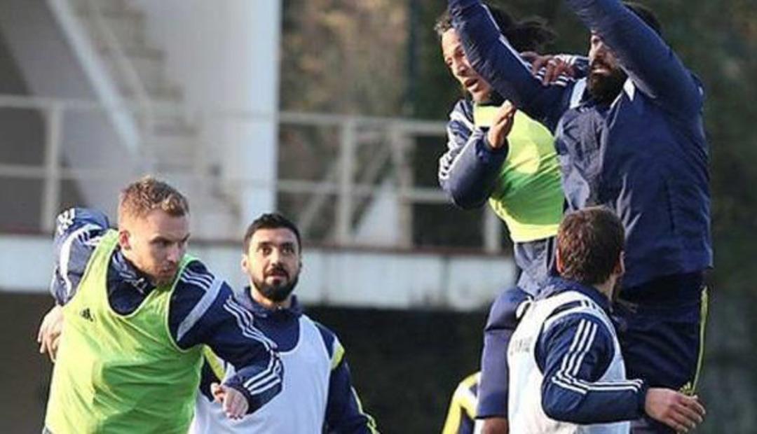 Fenerbah&ccedil;e'ye derbi &ouml;ncesi k&ouml;t&uuml; haber