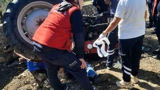 Balıkesir’de traktör devrildi, sürücü yaralandı