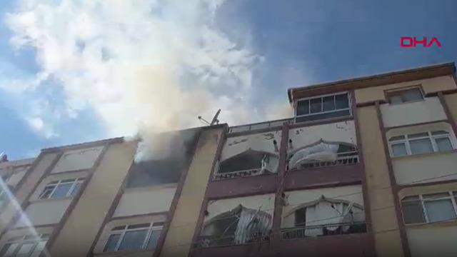 Bursa'da 5 katlı binanın en üst katında çıkan yangın söndürüldü