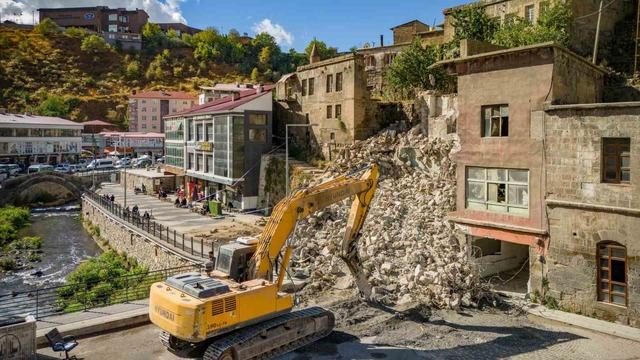 Bitlis’te metruk binalar yıkılıyor 3